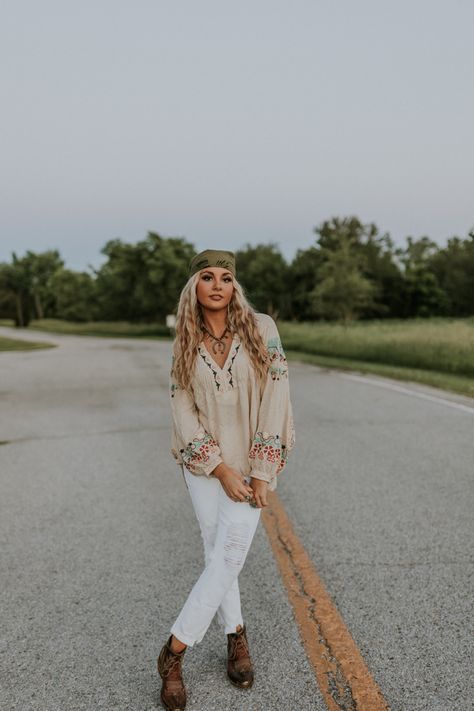 Boutique Photoshoot, Boho Boutique, Western Boho, Fall Photos, Model Poses, Senior Pictures, Boho Outfits, Western Fashion, Boutique