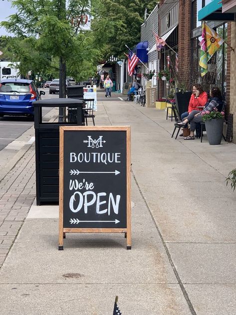 Boutique Store Front Ideas Entrance, Boutique Signs Ideas Store Fronts, Boutique Store Front Ideas, Consignment Store Displays, Business Chalkboard, Clothing Boutique Ideas, Boutique Store Front, Boutique Window Displays, Store Front Windows