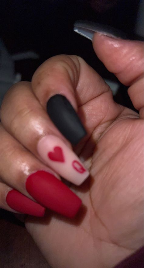 King Of Hearts Nails, Heart Halloween Makeup, Queen Of Hearts Inspired Nails, Simple Queen Of Hearts Makeup, Red Queen Nails, Queen Of Hearts Nail Art, Ace Of Hearts Nails, Heartbreak Nails, Queen Nails Designs