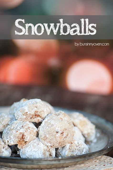 Snowball Cookies Classic Snowball Cookies, Traditional Christmas Cookies, Snowball Cookie Recipe, Snowball Cookies, Christmas Cookie Exchange, Scandinavian Food, Swedish Christmas, Swedish Recipes, Tea Cakes