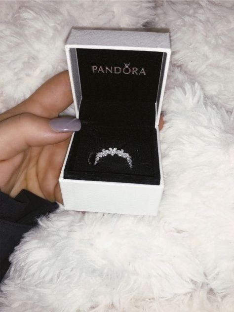 Cute Promise Rings, Pandora Jewelry Rings, Pandora Rings, Dope Jewelry, Girly Accessories, Popular Jewelry, Expensive Jewelry, Celtic Jewelry, Pandora Bracelets