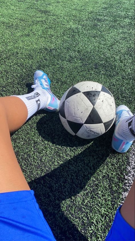 Professional football photos Football Shoes Aesthetic, Shoes Aesthetic, Football Photos, Football Shoes, Professional Football, Beach Poses, Instagram Photo Inspiration, Couple Goals, Photo Inspiration