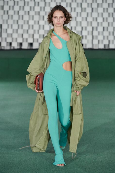 Stella Mcartney, Vogue Russia, Trend Forecasting, Fashion Show Collection, Spring Summer Outfits, Summer Outfits Women, Kanye West, Primavera Estate, Look Cool