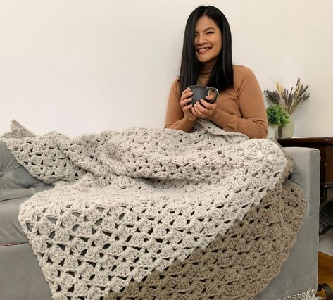 Drunken Granny Stitch Crochet Blanket Pattern - KnitcroAddict Drunken Granny Crochet Pattern Free, Drunken Granny Stitch, Crocheted Afghans, Granny Stitch, Crocheted Patterns, Crochet Cowl Pattern, Crochet Crop Top Pattern, Crochet Coaster Pattern, Crochet Blanket Designs