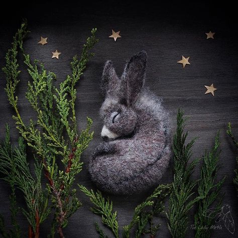 Warmest Season’s Greetings ❤️ #needlefelting #rusticchristmas #rusticwinter #handmadegifts #ukartist #felting #wool #silentnight #night… Play Farm, Sleeping Animals, Cambridge Uk, Fibre Art, Felt Cat, Uk Artist, Wet Felting, Felt Art, Koala Bear