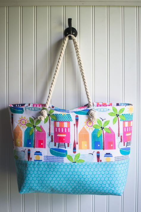 Sewing a Sunny Rope Handled Tote from a free pattern Beach Bags Ideas, Beach Bag Diy, Beach House Quilts, Free Sewing Patterns For Beginners, Beach Bag Pattern, Sewing Patterns For Beginners, House Quilt Block, Tote Bag Pattern Free, Bags Sewing