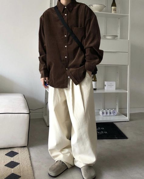 @ hui_com Creme Pants Outfit Men, Men Loose Pants, Loose Pants Outfit, Masc Outfits, Graduation Style, Masculine Style, Men Stylish Dress, Guys Clothing Styles, Cool Outfits For Men