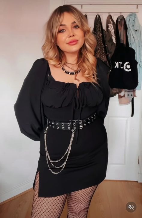 Edgy Club Outfits Plus Size, Mid Sized Club Outfits, Download Festival Outfit Ideas, Goth Outfits Mid Size, Rockstar Outfit For Women Plus Size, Rock Star Outfit Plus Size, Rockstar Aesthetic Outfits Plus Size, Summer Punk Outfits Plus Size, Mid Size Goth Outfits