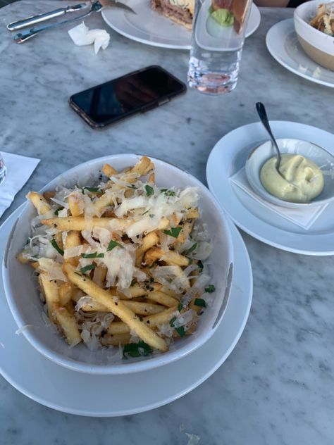 #fries #food #trufflefries #yummy Truffle Fries Aesthetic, Nara Smith, Truffle Fries, Summer 25, Fries Recipe, Favorite Food, Nara, Truffles, Pasta Salad