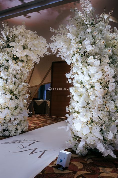 korea white wedding decor in kuching sarawak White Green Wedding Theme, Ivory Wedding Theme, White Green Wedding, Green Wedding Theme, Kuching Sarawak, White Ivory Wedding, Samantha Wedding, Dream Wedding Decorations, Wedding Design Decoration