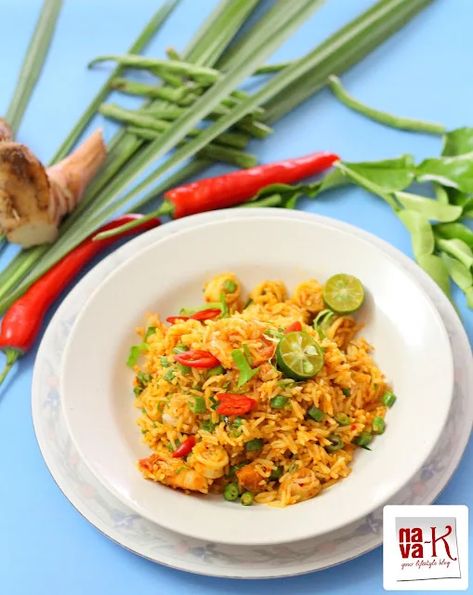 Nava's Zen: Fried Rice/Nasi Goreng Medley: Mouthwatering Varieties Thai Rice Recipes, Fried Rice Thai, Eggs And Rice, Prawn Fried Rice, Egg Fried Rice Recipe, Thai Flavors, Yam Fries, Prawns Fry, Recipe With Garlic