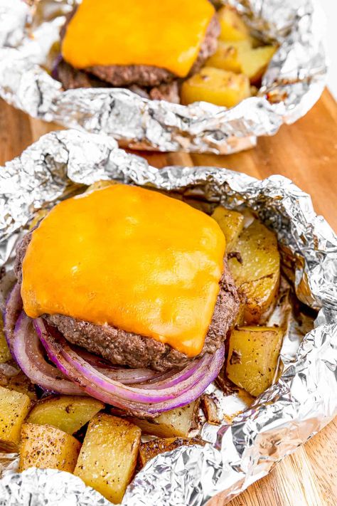 Seasoned hamburger patties are baked up tender and juicy with Yukon Gold potatoes, red onions, and sliced cheddar cheese. Cheeseburgers in Foil with Veggies and Potatoes are a family favorite that’s sure to be your new delicious and easy dinner idea. Cheeseburger Foil Packets, Hamburger Baked Potato, Easy Summer Dinner Party Recipes, Hamburger Hobo Dinner Foil Packets Ovens, Bland Diet Recipes Meals, Healthy Ish Dinner, Cool Dinners For Hot Days, Snow Day Dinner Ideas, Southern Summer Recipes