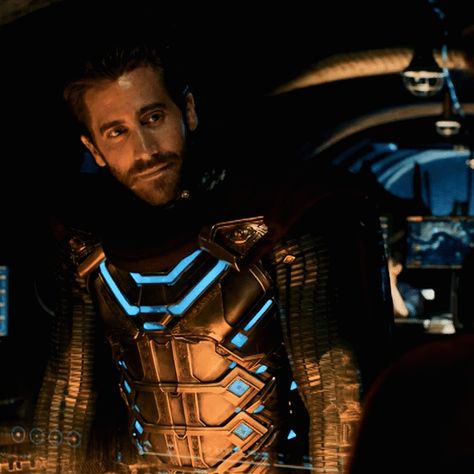 Jake Gyllenhaal as Quentin Beck in Far From Home Mysterio Spiderman, Mcu Villains, Quentin Beck, Spiderman Gif, Mysterio Marvel, Marvel Pictures, Spiderman Far From Home, Spider Man Trilogy, Jake G