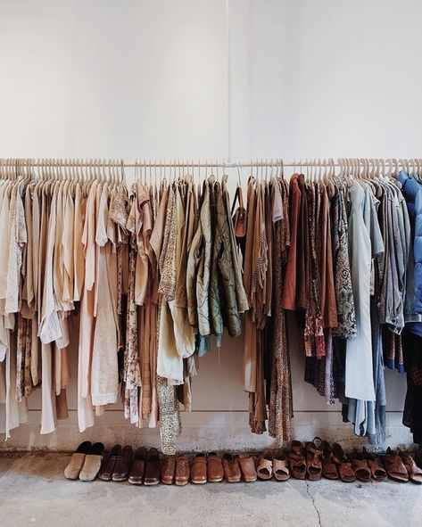 Get Thrifty: San Francisco's Coolest Vintage and Second-Hand Shops Second Hand Shop, Vintage Clothing Stores, Vide Dressing, Second Hand Stores, Vintage Indigo, Vintage Rainbow, Charity Shop, Shopping Event, Simply Chic