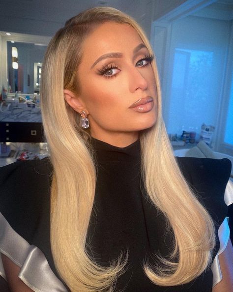 (3) Paris Hilton en Twitter: "#GlamBarbie ✨💘👸🏼💘✨ https://t.co/WUjC7z7GtG" / Twitter Paris Hilton Hair, Paris Hilton Makeup, Color Wow Dream Coat, Paris Hilton Style, Wow Dream Coat, Hilton Wedding, Warm Balayage, Color Wow, Greasy Hair Hairstyles