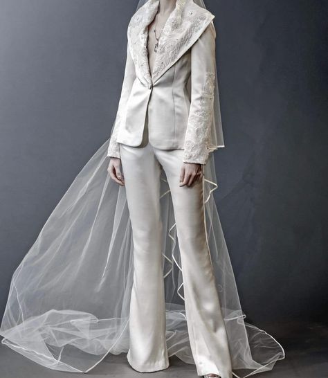 Wedding Suits For Bride, Naeem Khan Bridal, Designer Suits For Wedding, Wedding Pants, Wedding Dress Suit, Women Suits Wedding, Silver Cocktail Dress, Naeem Khan, Bridal Fashion Week