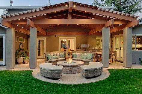 Decorating the courtyard is often reduced to countless attempts, until you finally get what you will like. However, we should not attempt in the whole life Design Per Patio, Backyard Covered Patios, Pergola Diy, Terrasse Design, Covered Patio Design, Outdoor Patio Designs, Patio Pergola, Pergola Ideas, Beautiful Patios