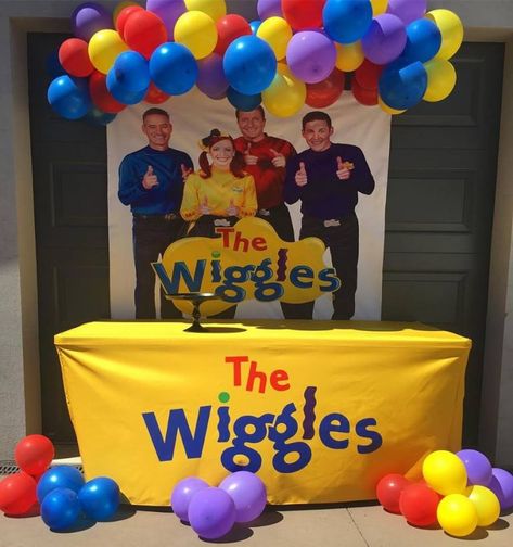 Wiggles Balloon Garland, Wiggles Birthday Party, Wiggles Birthday, Birthday Party Balloons, Themed Drinks, Chocolate Wrappers, The Wiggles, Birthday Party Balloon, Kids Party Themes