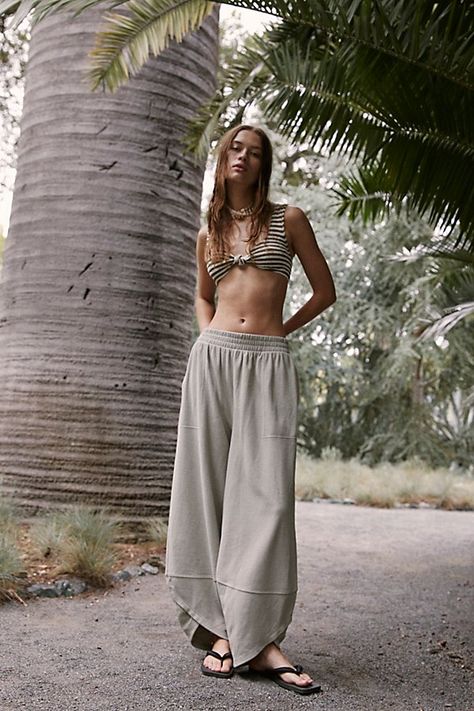 Beachy Boho Outfits, Outfits Free People, Athletic Summer Outfits, Black Women Streetwear, Women Streetwear Summer, Summer Outfits Athletic, Alt Summer Outfits, Streetwear Summer Outfits, Vintage Summer Outfits