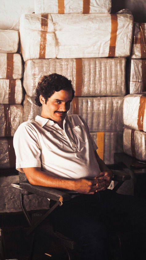 Pablo Escobar Real Photos, Escobar Aesthetic, Pablo Escobar Aesthetic, Pablo Escobar Wallpaper Iphone, Tata Escobar, Pablo Escobar Pictures, Pablo Escobar Wallpaper, Narcos Aesthetic, Narcos Pablo Escobar