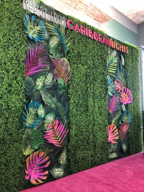 Havana Nights Party, Visuell Identitet, Decoration Evenementielle, Fiesta Tropical, Havana Nights, Event Backdrop, Green Walls, Floral Event Design, Boutique Interior