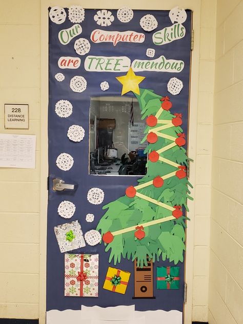 Our computer skills are TREE-mendous! Computer Lab Door, Computer Classroom, Computer Theme, Work Bulletin Boards, Christmas Door Decorating Contest, Technology Theme, Christmas Door Decoration, Door Decorating Contest, Door Decorating