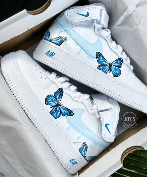 Cute Shoes For Middle School Dances, Air Jordan Glow In The Dark, Cool Women Shoes, Cute Nike Jordans, Sneakers For Homecoming, Quinceanera Heels Blue, Pretty Nike Shoes, Nike Drip Shoes, Shoes For School Nike