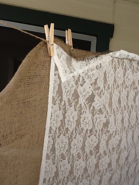 Wow what a cool idea! Burlap Backdrop, Antique Booth Displays, Burlap Tablecloth, Picture Background, Easter Backdrops, Wedding Photography Ideas, Easy Wedding, Lace Background, Burlap And Lace