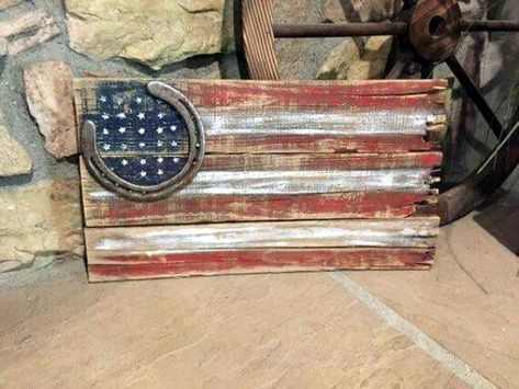 40 Ways To Repurpose Horse Shoe Like A DIY Pro Horseshoe Projects, Rustic American Flag, Barn Wood Projects, Horseshoe Crafts, Horse Crafts, Horseshoe Art, Shoe Crafts, Patriotic Crafts, Pallet Crafts