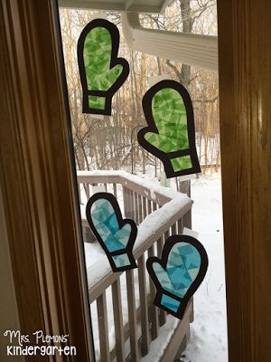 Contact Paper Mitten Craft for Tot School Tuesday: SNOW ideas for your toddler or preschooler {from Mrs. Plemons' Kindergarten} Prek Storytime, Fun Teaching Ideas, Tot School Curriculum, Mitten Craft, Snow Ideas, Daycare Curriculum, Snow Crafts, Storytime Crafts, Toddler Teacher