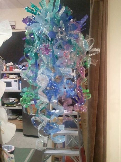 Chihuly inspired sculpture for my g.daughters room...water bottles Water Bottle Sculpture, Plastic Bottle Sculpture, Recyclable Art, Bottle Sculpture, Spongebob Crafts, Enchanted Forest Book, Forest Lights, Junk Kouture, Conceptual Model