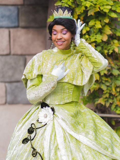 Tiana Disneyland, Tiana Costume, Tiana Disney, Princess Makeup, Princess Tiana, Disney Fan, Disney Theme Parks, Disney Theme, Disney Parks