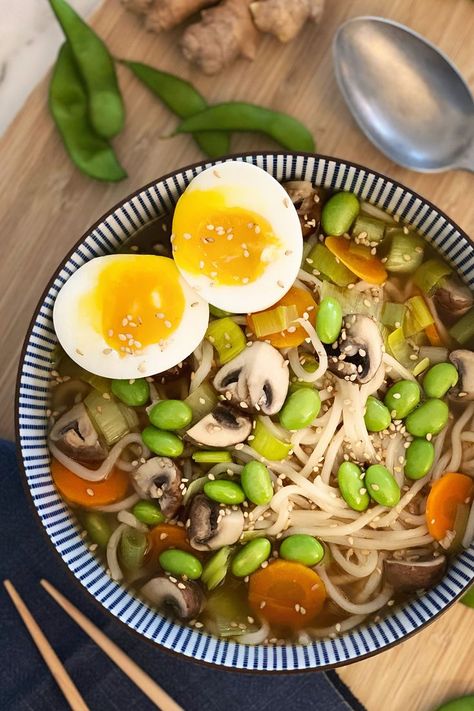 recette ramen vegetarien soupe japonaise Easy Diner, Plats Healthy, Happy Foods, Asian Cooking, I Love Food, Veggie Recipes, Asian Recipes, Love Food, New Recipes