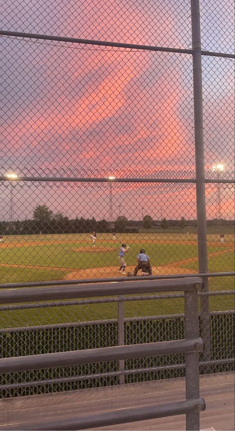 Baseball Lockscreen, Aubrey Aesthetic Core, Aesthetic Baseball Pictures, Baseball Sports Photography, Softball Asthetic Photos, Baseball Astethic, Baseball Field Aesthetic, Softball Aesthetic, Baseball Aesthetic