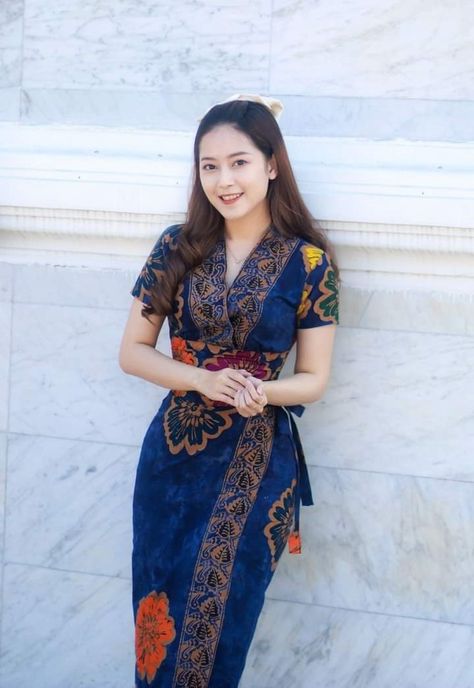 Batik Myanmar Dress, တမူး Design, Myanmar Dress Design ပါတိတ်, ပိတ္ေဖာက္ဇာ Myanmar Dress, Myanmar Clothes Design, ပါတိတ် Design, Burma Dress, Indian Dress Up, Myanmar Fashion