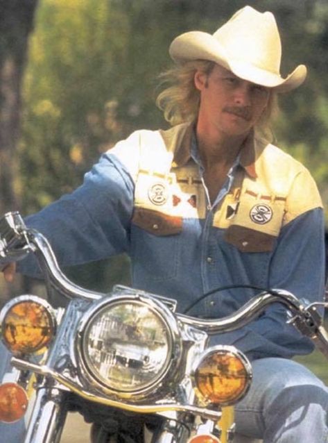 Old Country Music Singers, Allan Jackson, Alan Jackson Music, 90s Country Music, Cowboy Photography, Old Country Music, Chevy Camaro Z28, Best Country Singers, 90s Country