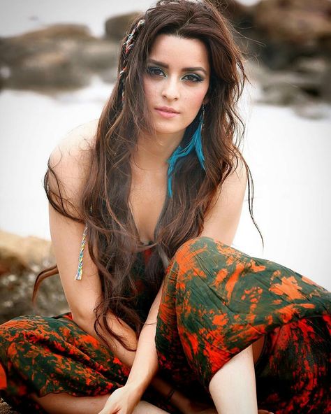 Ekta kaul Ekta Kaul, Temple India, Unseen Images, Teen Girl Dresses, Exotic Women, Beautiful Lady, Current Affairs, Incredible India, Brunettes