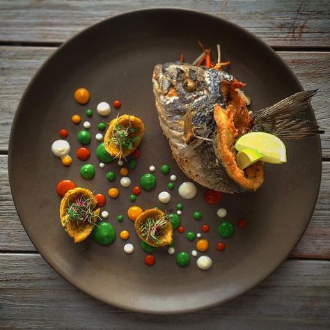 Fried Fish Plating, Fish Plating Ideas, Plating Ideas Dinner, Porgy Fish Recipes, Seafood Plating, Fish Plating, Dinner Plating, Fish Dishes Recipes, Dinner Fish