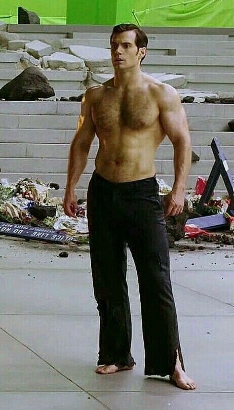 Newly-resurrected Superman shirtless in Justice League Henry Superman, Henry Cavill Shirtless, Superman Henry Cavill, Man Of Steel, Handsome Actors, Henry Cavill, Perfect Man, Muscle Men, Justice League