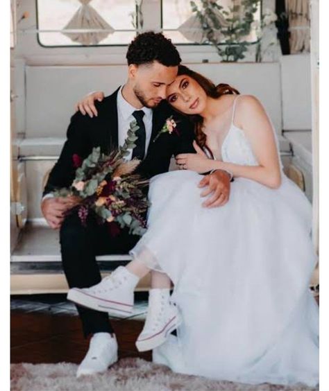 Converse Wedding Pictures, Short Wedding Dress With Converse, Converse Wedding Outfit, Converse Wedding Dress, Converse With Wedding Dress, Wedding Dress With Converse, Wedding Dress Converse, Wedding Dress And Sneakers, Wedding Dress With Sneakers