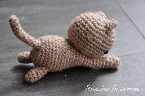 Prendre le temps - Chat - Crochet Chat Crochet, Crochet Toys Free Patterns, Crochet Mobile, Crochet Nursery, Crochet Toys Free, Cat Illustration, Knitted Toys, Crochet For Beginners, Crochet Tutorial