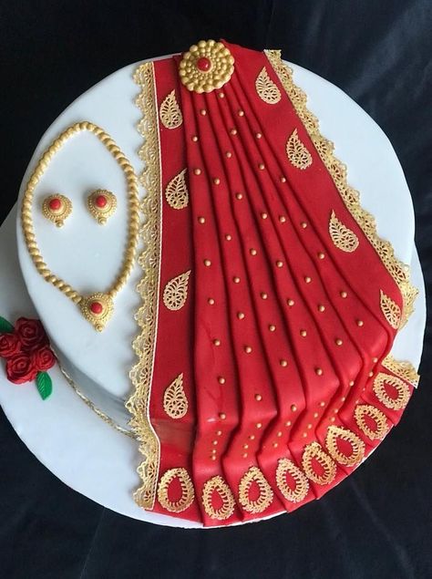 Indian Birthday Cake Designs Check more at https://www.donyoung08.com/indian-birthday-cake-designs/ Saree Cake Design, Saree Theme Cake, Saree Cake, Mehndi Cake, India Cakes, Saree Function, Indian Cake, Buttercream Frosting Cake, Indian Theme