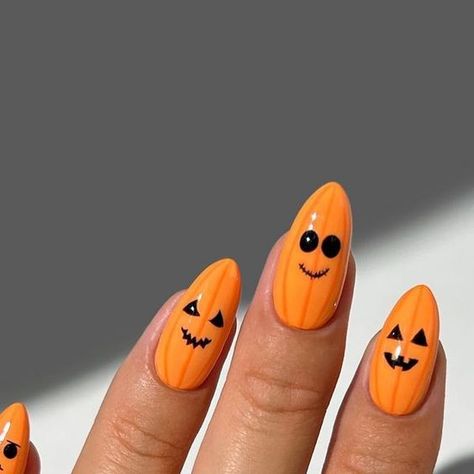 Neutral Halloween Nails, Cute Pumpkin Nails, Pumpkin Nail Designs, Candy Corn Nails, Pumpkin Nail, Neutral Halloween, Halloween Nail Art Ideas, Pumpkin Nail Art, Halloween Nails Easy