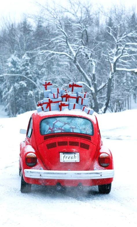 Red VW Beetle with Christmas gifts Christmas  Toni Kami Joyeux Noël Great Winter photography by Fresh ® http://www.pinterest.com/freshbeauty/ Vintage Jul, Christmas Car, Winter Diy, Red Car, Noel Christmas, Vw Beetle, Christmas Love, Christmas Aesthetic, Christmas Joy