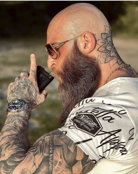 Bald Men With Beards, Barber Tattoo, Tattooed Men, Bald Men Style, Bald With Beard, Men's Facial Hair, Beard Fade, Beard Hairstyle, Great Beards