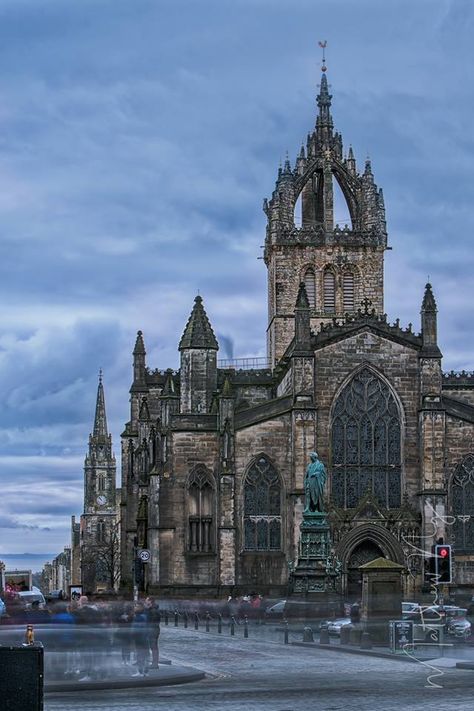 Scottish Cathedral, Gothic Scenery, St Giles Cathedral Edinburgh, Pretty Buildings, Campbell Clan, San Gil, Beautiful Scotland, Scotland History, St Giles