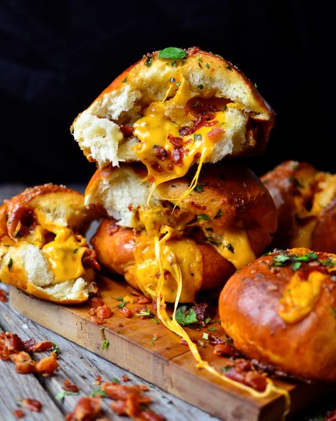 Pretzel Buns, Pretzel Bun, Football Food, Bacon Recipes, Melted Cheese, Party Snacks, Bread Baking, Appetizer Snacks, I Love Food