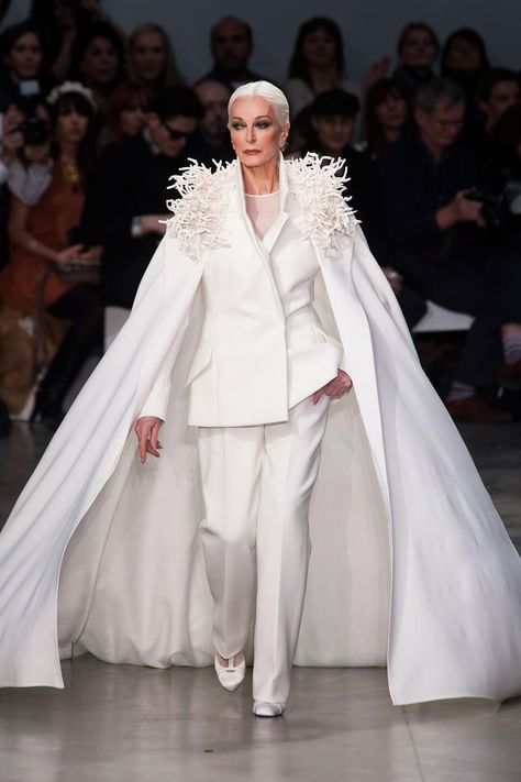 Carmen Dell'orefice, Collection Couture, Stephane Rolland, White Suit, Haute Couture Dresses, Only Fashion, Couture Collection, White Fashion, Wedding Suits