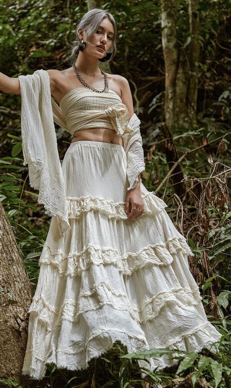 Light Flowy Outfits, Black Hippie Outfits, Earthy Outfits Aesthetic, Flowy Outfits, Old Dress, Grunge Hippie, Fairytale Fashion, Earthy Outfits, Estilo Hippie