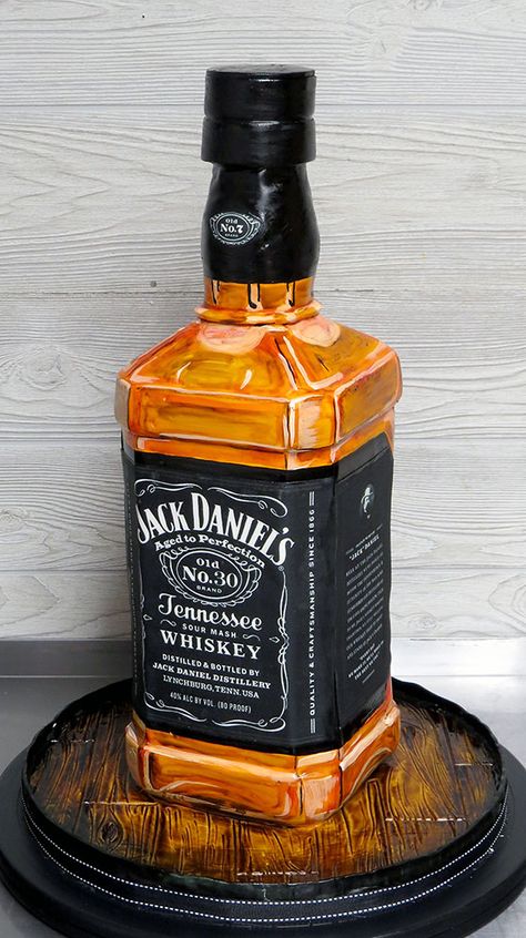 Jack Daniels Cake Design, Buttercream Board, Jack Daniels Cake, Strawberry Wedding Cakes, 3d Dort, Liquor Cake, Cake Design For Men, Alcohol Cake, Barrel Cake